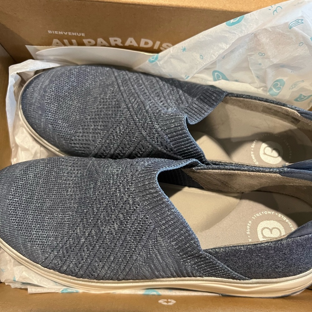 new machine washable sneakers color Bering ash style triumph. Original box